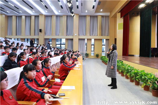 学生入座_副本.jpg