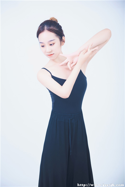 P.15中国舞（1）胡瑞楠.jpg
