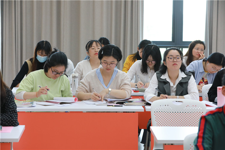 D4 听课老师.JPG